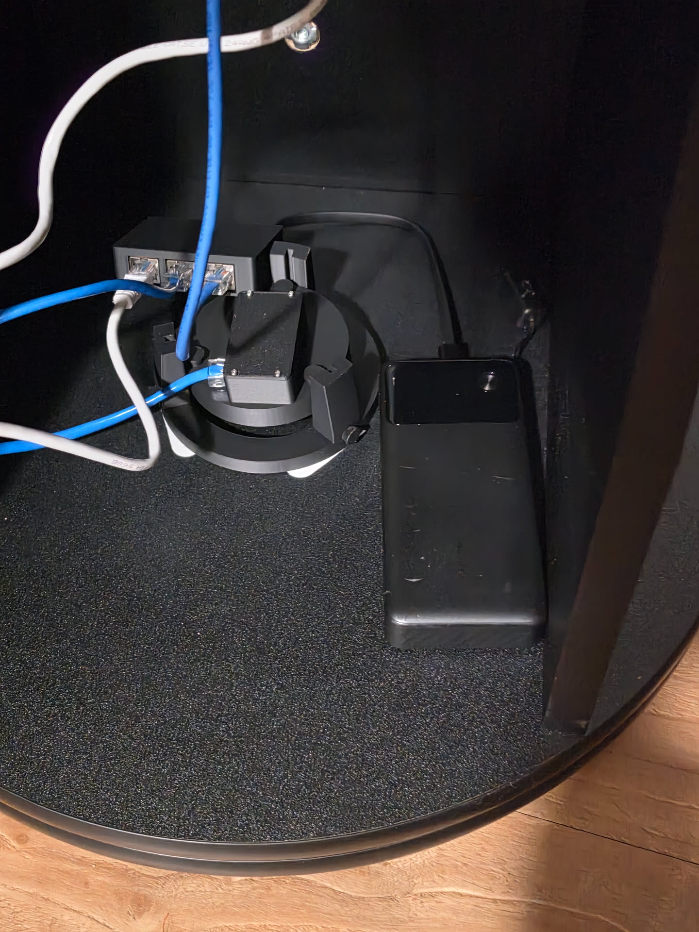 Telescope fully wired with battery attached